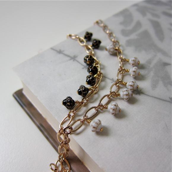 Saturn bracelet - rose gold chain with vintage glass (in black)