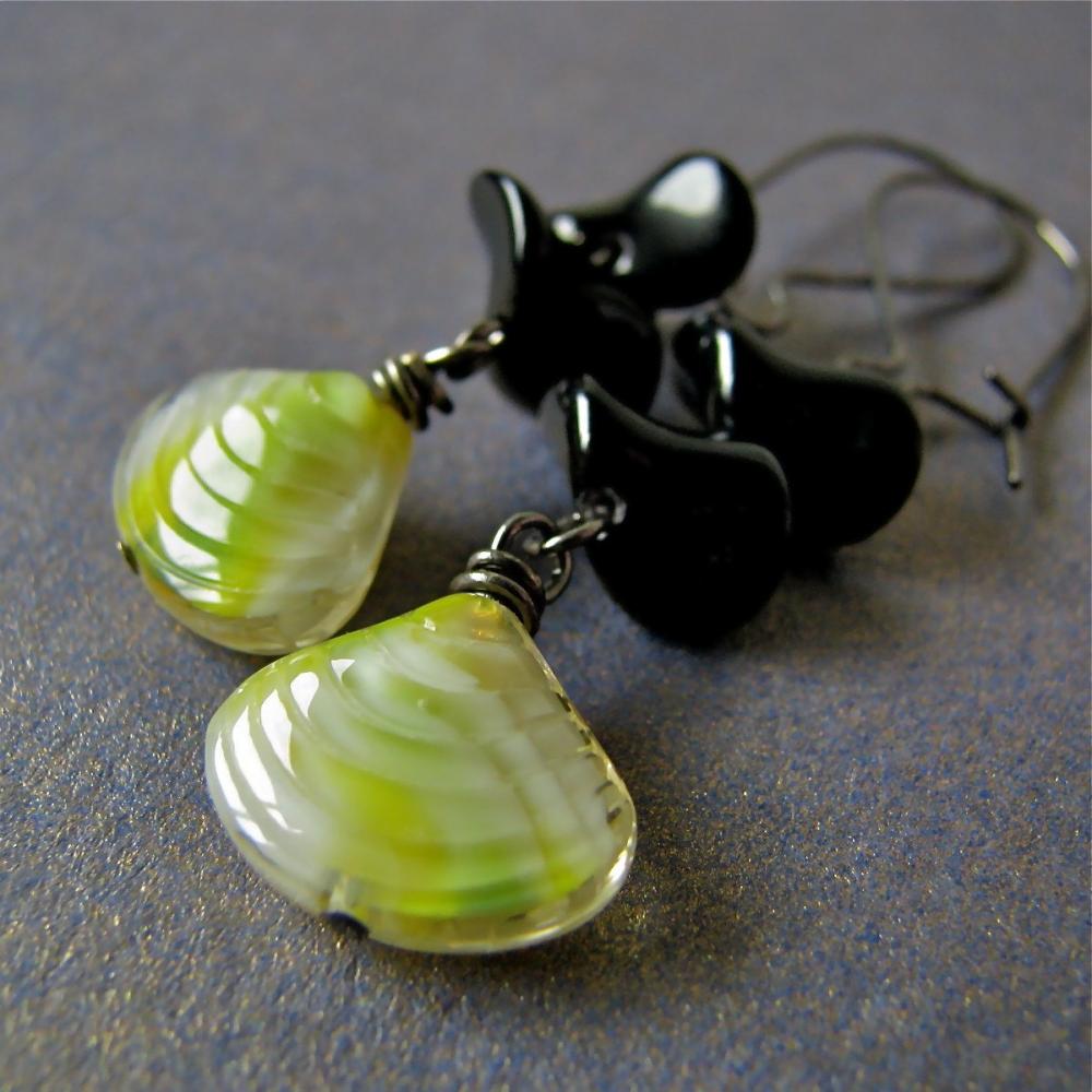 Lemonade and bees earrings - vintage glass